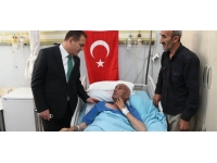 Hakkari Valisi Akbıyık, şehit güvenlik korucusunun babasını ziyaret etti