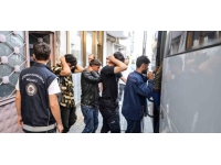 Van'da 1'i çocuk 16 kaçak göçmen yakalandı