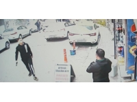 "Yavaş git" diye uyarılınca baba ve oğlunu silahla kovaladı