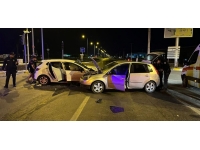 Sivas'ta iki otomobil çarpıştı: 1 ölü, 6 yaralı