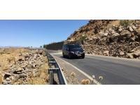 Şanlıurfa'da toprak kayması sonucu kapanan kara yolu açıldı