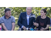 Cumhurbaşkanı Erdoğan fındık bahçesinde vatandaşlarla bir araya geldi