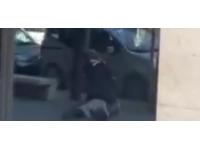 İtalya'da Nijeryalı seyyar satıcı sokak ortasında darbedilerek öldürüldü