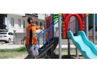 Temizlik işçisi müzik ve dansı işiyle harmanlıyor