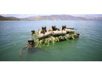 'Su üstü harekatı' kursuna katılan komandolar zorlu görevlere hazır