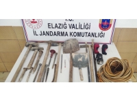 Elazığ'da kaçak kazı yapan 3 şüpheli suçüstü yakalandı