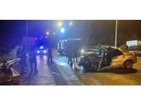 İzmir'de otomobil kamyona çarptı: 1 ölü