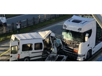 Rize'de kamyonun 2 otomobille çarpıştığı kazada 1 kişi öldü, 1 kişi yaralandı