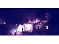 Çorum’da 2 ev küle döndü: 1 ölü 1 yaralı