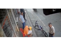 Aydın'da sahipsiz köpek bisikletlilere saldırdı