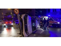 İstanbul'da iki otomobil çarpıştı: 2 yaralı