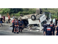 Fındık işçilerini taşıyan minibüs takla attı: 16 yaralı