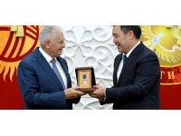 Kırgızistan'da Binali Yıldırım'a devlet nişanı verildi