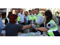 Midyat'ta vatandaşlara aşure dağıtıldı