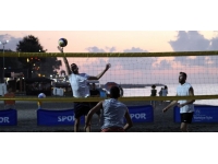 Akçakoca'da plaj voleybolu turnuvası yapıldı