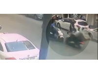 Siparişe giden motokuryeler kafa kafaya çarpıştı