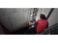 Niğde'de köpek 10 metrelik su kuyusuna düştü