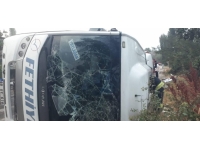Antalya'da midibüs devrildi: 19 yaralı