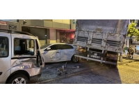 Freni arızalanan kamyon park halindeki araçlara çarptı