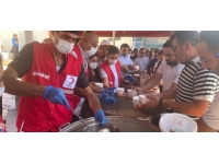 Tunceli ve Erzincan'da vatandaşlara aşure dağıtıldı
