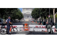 ABD'de arabasıyla Kongre bariyerine çarpan kişi intihar etti