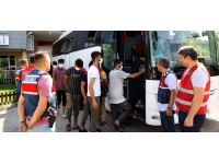 Sınır dışı edilecek 110 Afganistan uyruklu, Edirne'den İstanbul'a gönderildi
