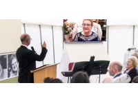 Hologram teknolojisi sayesinde kendi cenazesinde konuştu