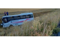 Kars'ta öğrencileri taşıyan midibüs şarampole devrildi: 6 yaralı