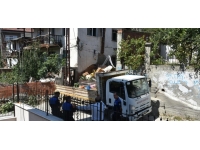 Sinop'ta bir evden dört kamyon çöp çıkarıldı