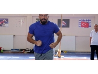 Başpehlivanlar üniversiteye girebilmek için yetenek sınavında ter döktü