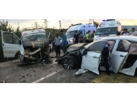 Amasya'da minibüsle otomobil çarpıştı: 20 yaralı