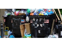 İskoçya'da temizlik işçilerinin grevi nedeniyle sokaklar çöp yığınlarıyla doldu