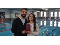 Manisa'da yüzme antrenörü çiftin nikahı havuz tesislerinde kıyıldı