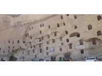 Karaman'ın tarihi Taşkale Tahıl Ambarları ziyaretçi akınına uğruyor