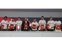 Sivasspor yeni transferler için toplu imza töreni düzenledi