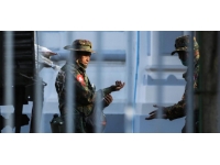 İngiltere'nin eski Myanmar elçisi gözaltına alındı