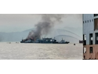 Filipinler'de 82 kişiyi taşıyan teknede yangın çıktı