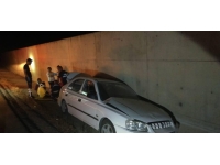 Tokat'ta duvara çarpan otomobildeki 4 kişi yaralandı
