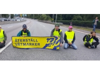 Ambulansın olduğu yolu kesen aktivistlere İsveç'te soruşturma