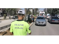 Otomobilin çarptığı kadın yaralandı