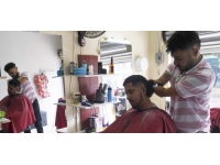 Engellere takılmadı berber oldu