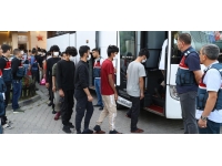 Türkiye'de 8 ayda 75 bin 678 düzensiz göçmen sınır dışı edildi