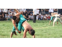 Uluslararası Altın Kemer Karakucak Güreşleri'nde Kenan Gör başpehlivan oldu