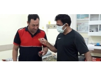 Parmağında sıkışan yüzüğü itfaiyeciler çıkardı