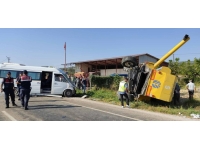 Denizli'de biçerdöver ile işçi minibüsü çarpıştı: 12 yaralı