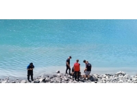 Şırnak'ta kömür ocağına ait kamyon gölete düştü