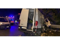 Pendik'te minibüs kamyonete çarptı: 1 ölü, 3 yaralı