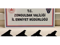 Otomobilin koltuğuna gizlenmiş 4 ruhsatsız tabanca ele geçirildi