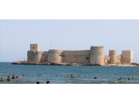 Mersin'deki Kızkalesi'nde turizm hareketliliği sürüyor