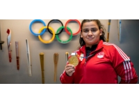 Milli halterci Dilara Narin altın madalyasına kavuştu